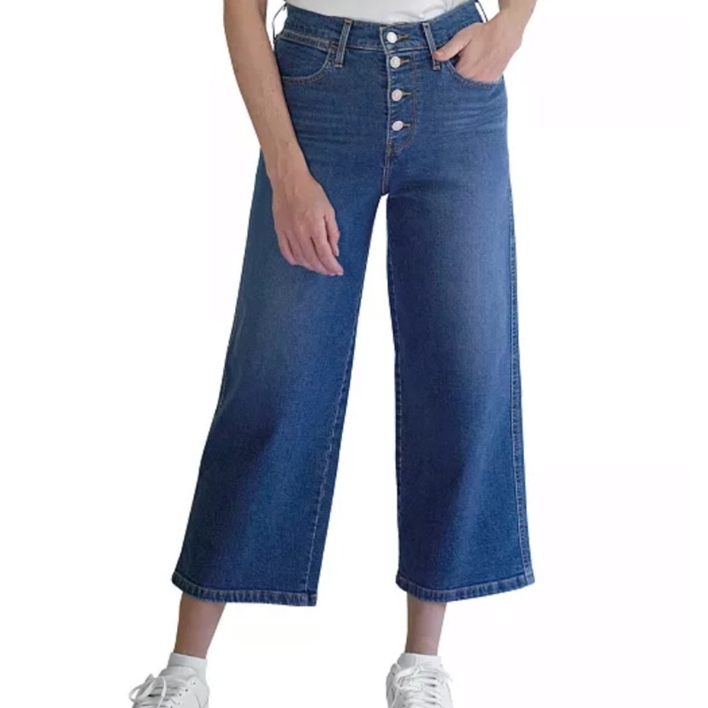 Levi's ~ High-Rise ~ Wide Leg ~ Cropped ~ Blue Jeans ~ size 31 or 12